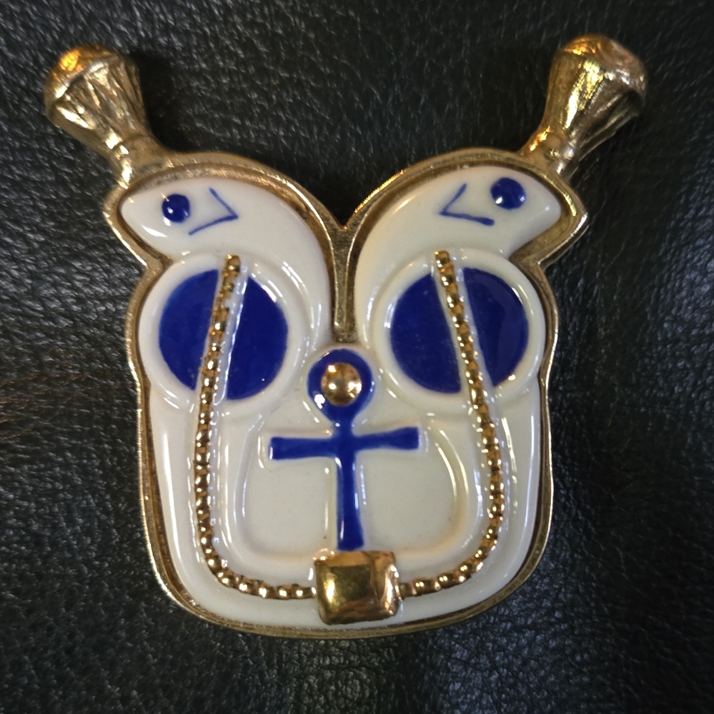 Porcelain & gold vintage Egyptian dual Uraeus/Cobra & Ankh pendant - Picture 2 of 11